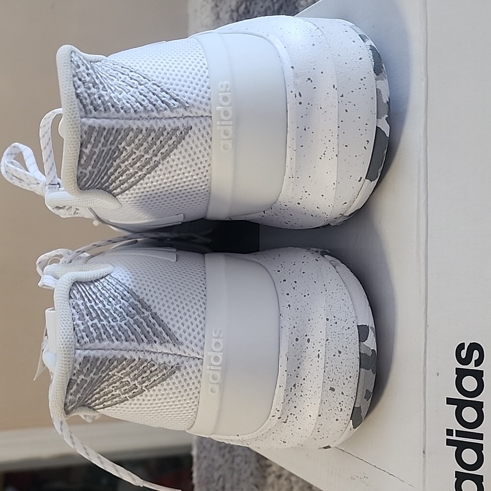 Adidas RunTheGame basketball shoes in"White/Grey Mens Size 13 - Picture 3 of 9